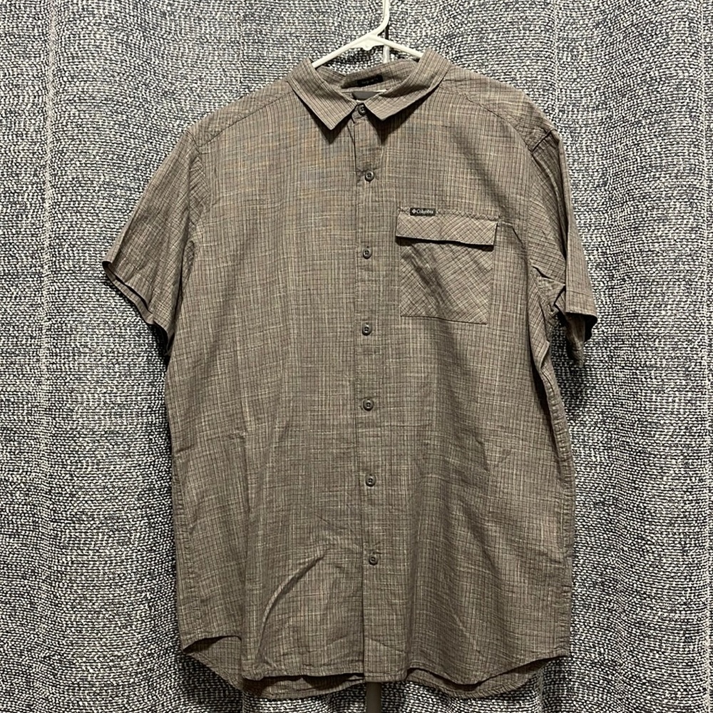 Large Columbia Short Sleeve button down
